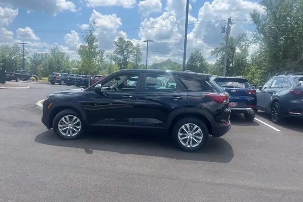 2021 Chevrolet Trailblazer LS photo 1