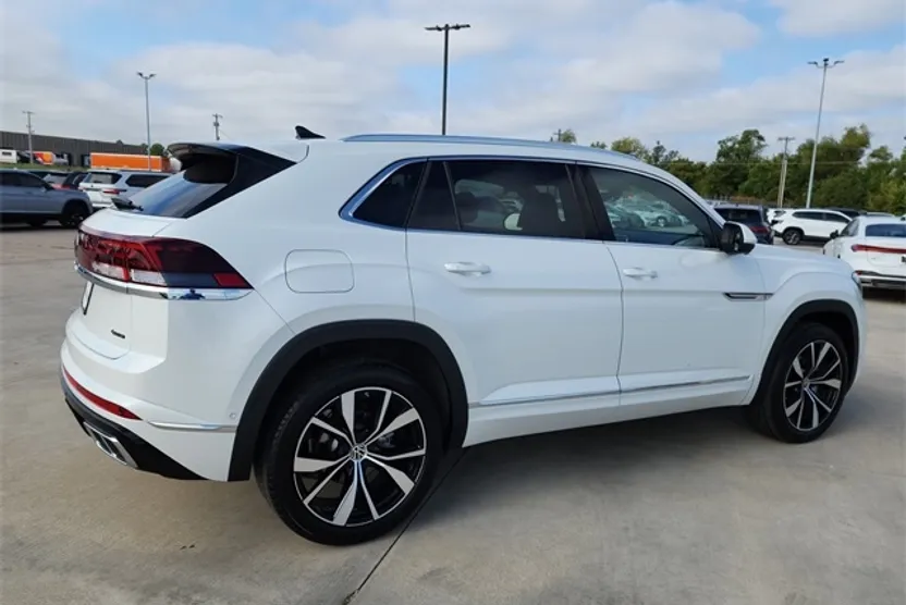 2025 Volkswagen Atlas Cross Sport SEL Premium R-Line photo 1
