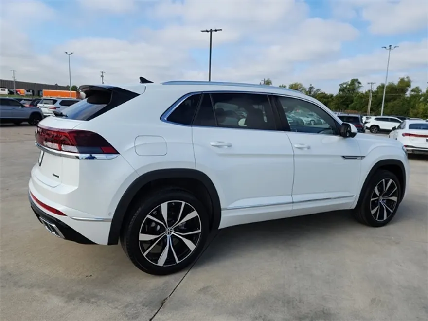 2025 Volkswagen Atlas Cross Sport SEL Premium R-Line photo 1