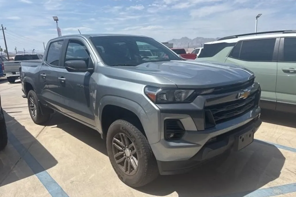 2023 Chevrolet Colorado LT photo 1