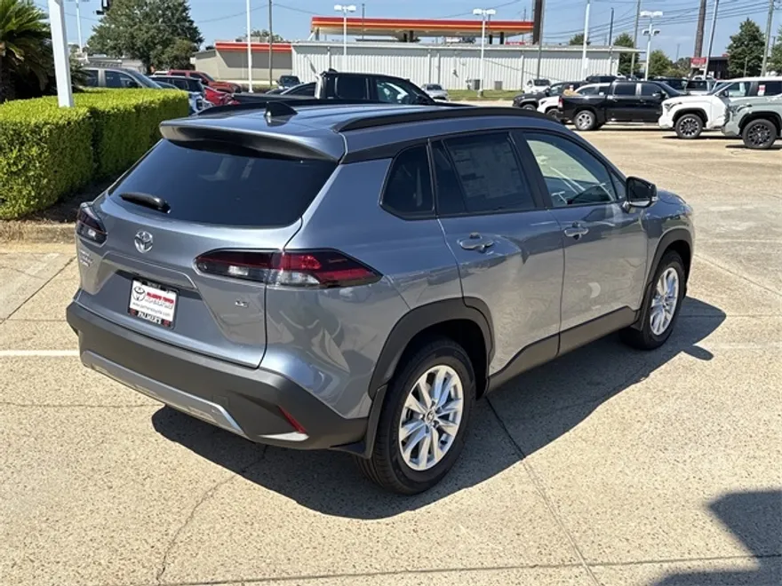 2026 Toyota Corolla Cross LE photo 1