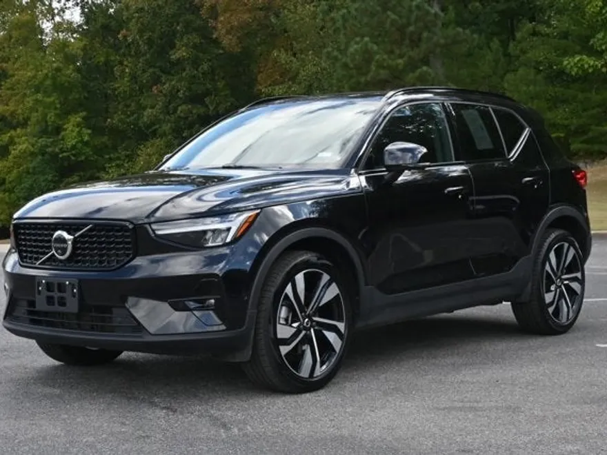 2025 Volvo XC40 Plus photo 1