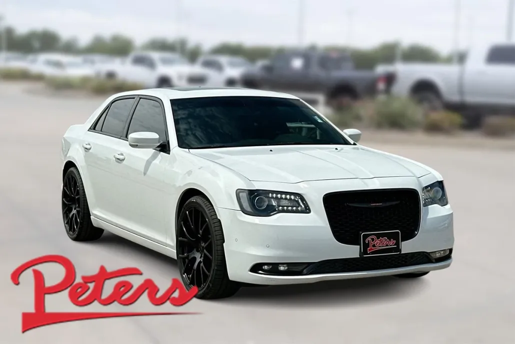 2023 Chrysler 300 photo 1