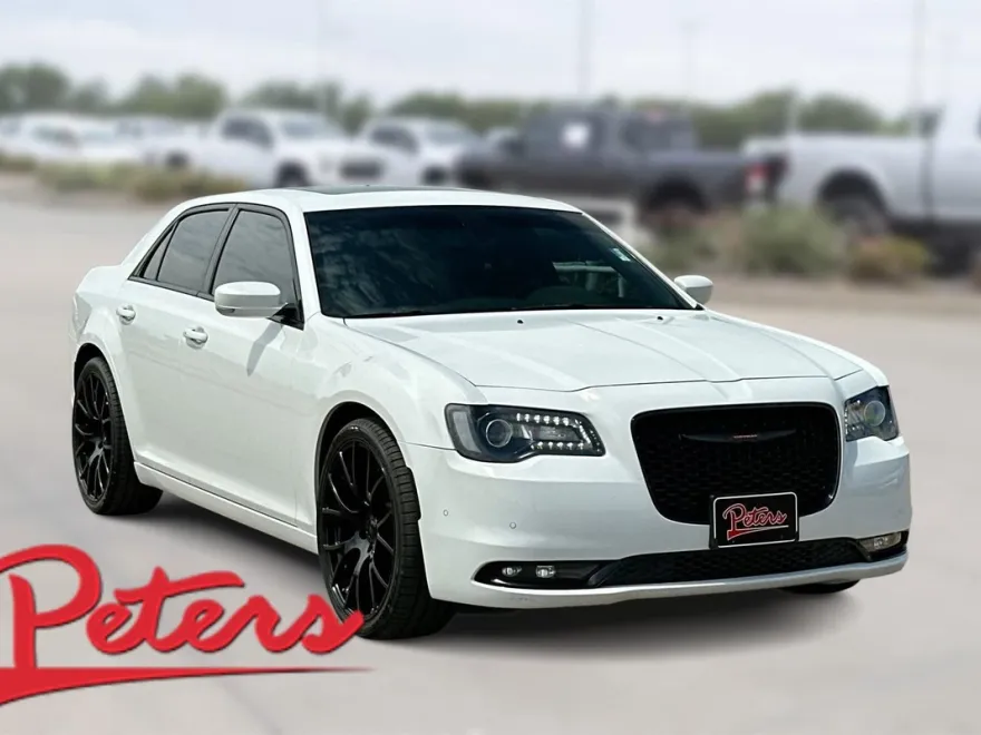 2023 Chrysler 300 photo 1