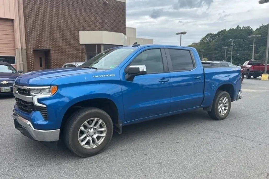 2022 Chevrolet Silverado 1500 LT photo 1