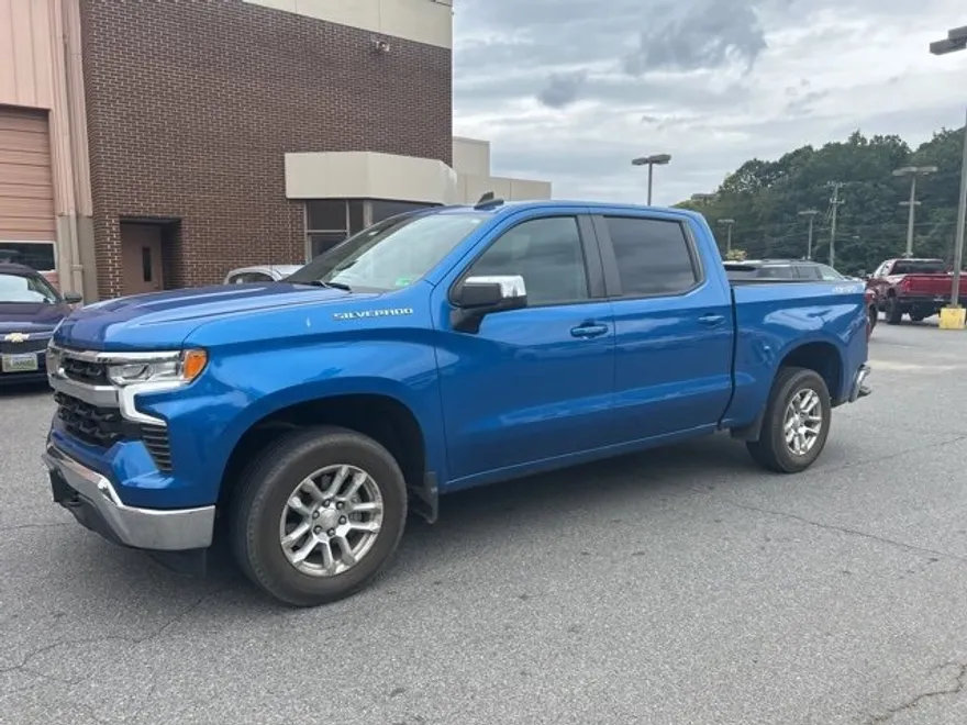 2022 Chevrolet Silverado 1500 LT photo 1