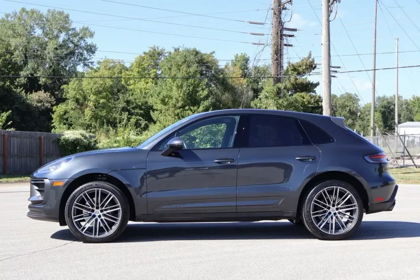 2025 Porsche Macan T photo 1