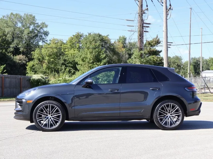 2025 Porsche Macan T photo 1