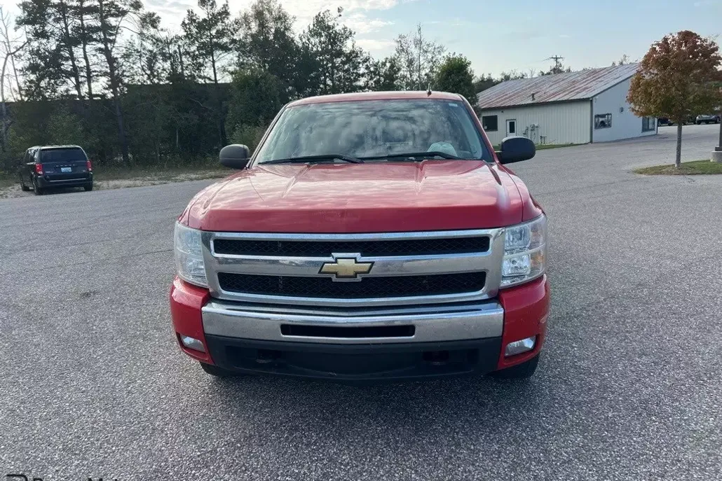 2011 Chevrolet Silverado 1500 LT photo 1