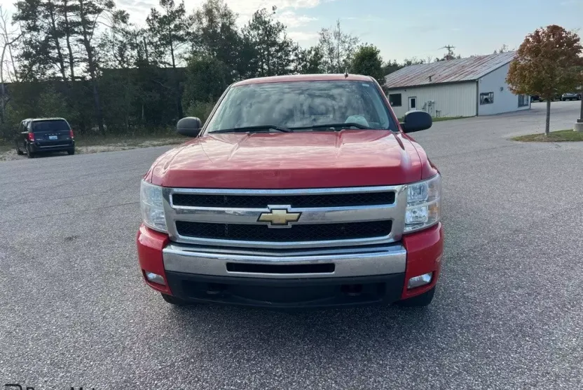 2011 Chevrolet Silverado 1500 LT photo 1