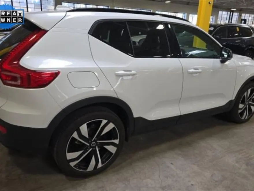 2025 Volvo XC40 Plus photo 1