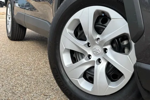2024 Toyota RAV4 LE photo 1