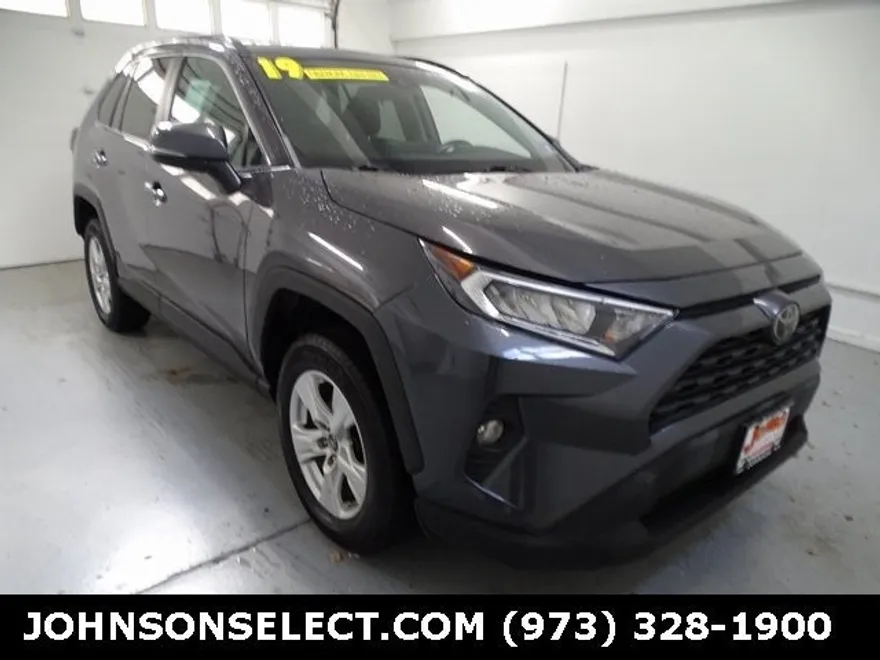 2019 Toyota RAV4 XLE photo 1