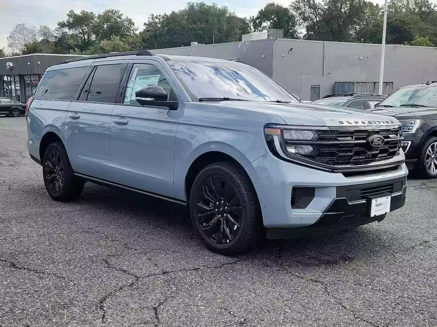2025 Ford Expedition MAX Platinum photo 1