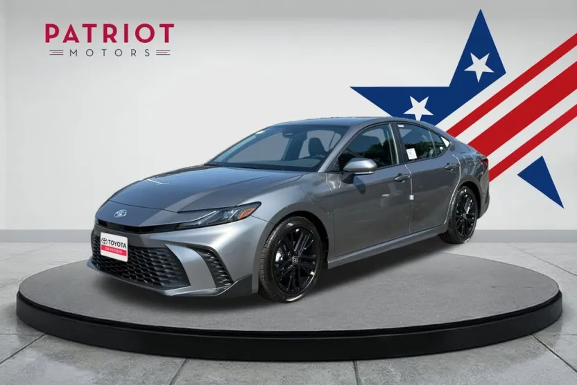 2026 Toyota Camry SE photo 1