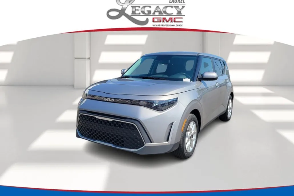 2024 Kia Soul LX photo 1