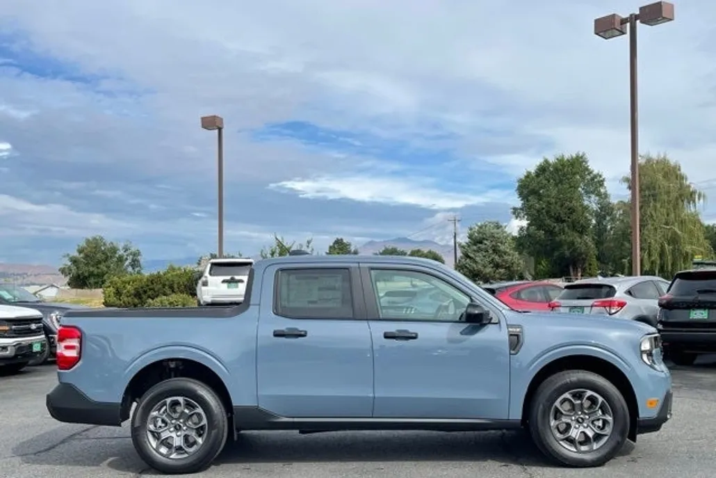 2025 Ford Maverick XLT photo 1