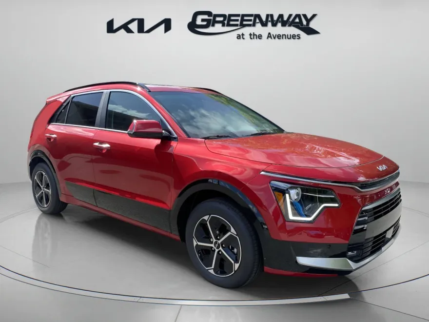 2025 Kia Niro SX photo 1