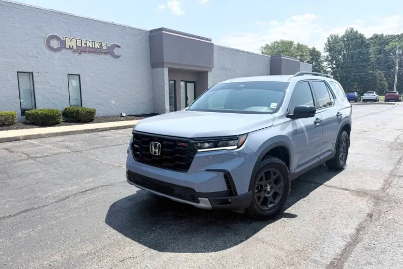 2025 Honda Pilot TrailSport photo 1