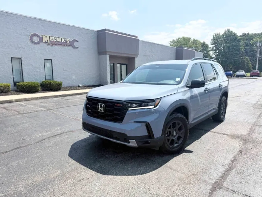 2025 Honda Pilot TrailSport photo 1