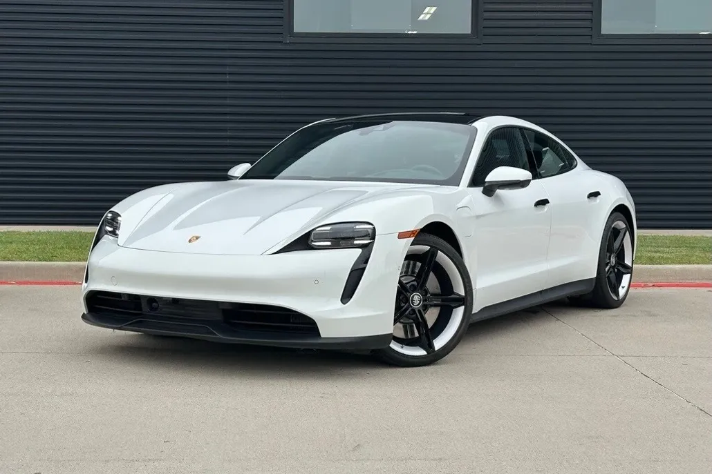 2024 Porsche Taycan photo 1