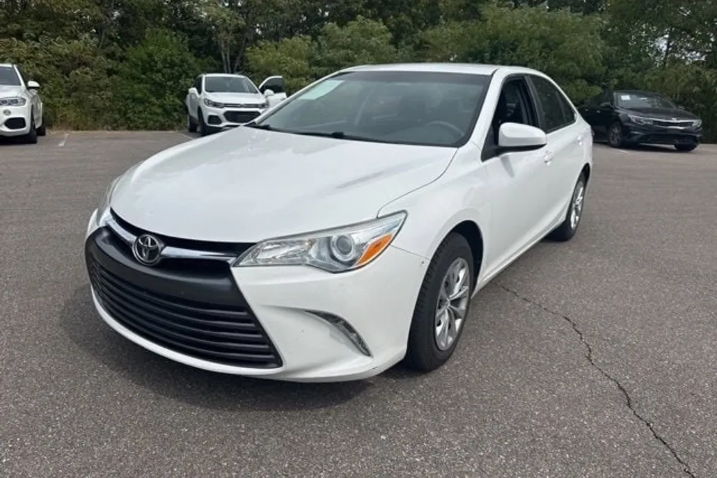 2015 Toyota Camry XLE photo 1
