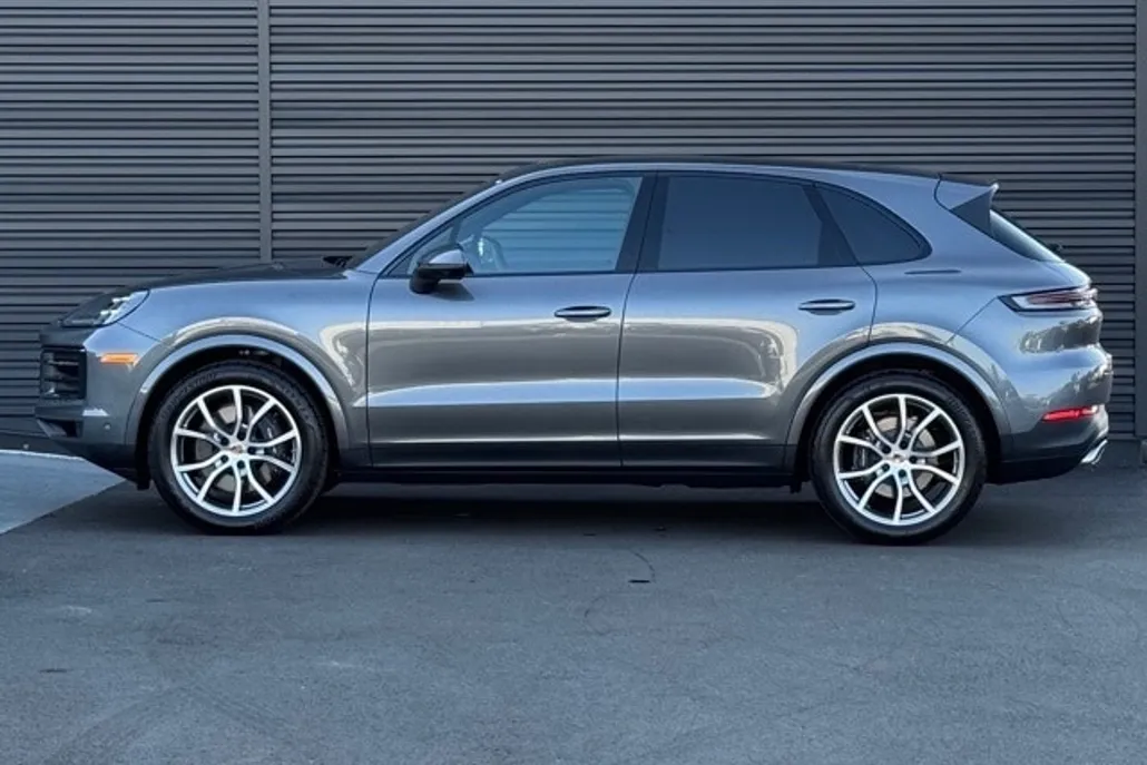 2025 Porsche Cayenne Base photo 1