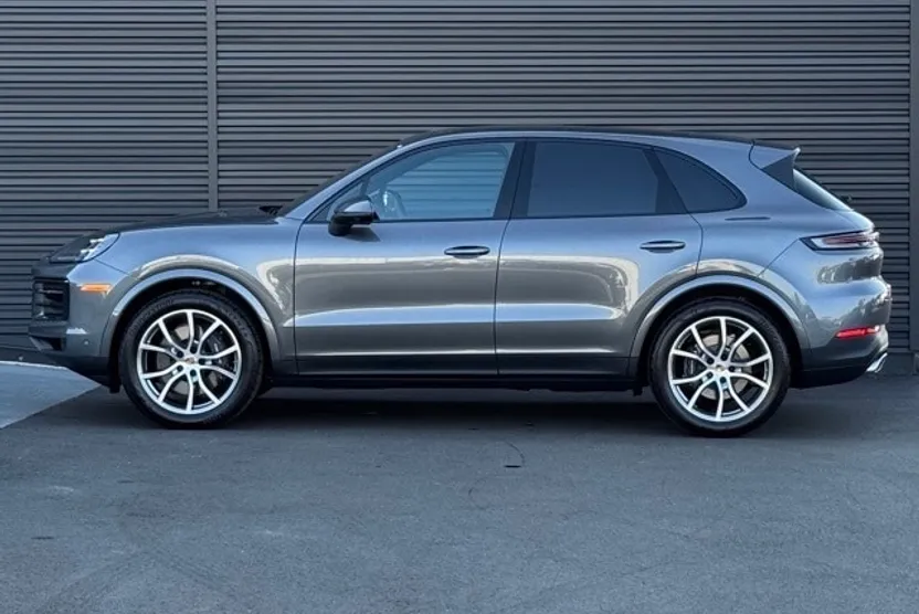 2025 Porsche Cayenne Base photo 1