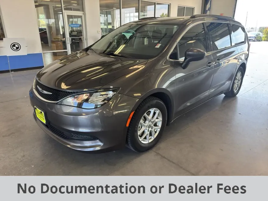 2021 Chrysler Voyager LXi photo 1