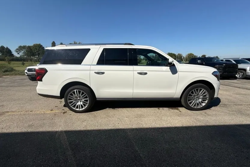 2022 Ford Expedition MAX Limited photo 1