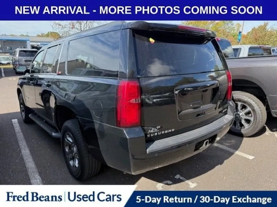 2018 Chevrolet Suburban LT photo 1