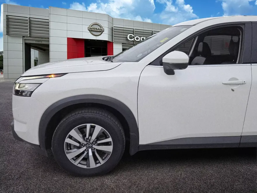2023 Nissan Pathfinder SL photo 1