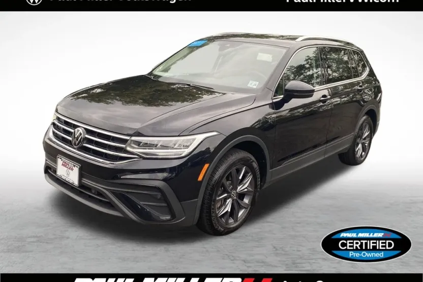 2023 Volkswagen Tiguan SE photo 1