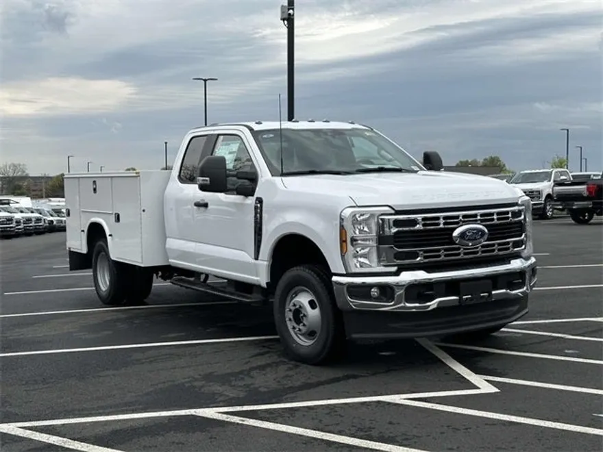 2025 Ford F-350 photo 1