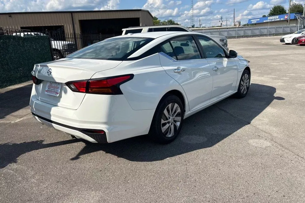 2020 Nissan Altima 2.5 photo 1