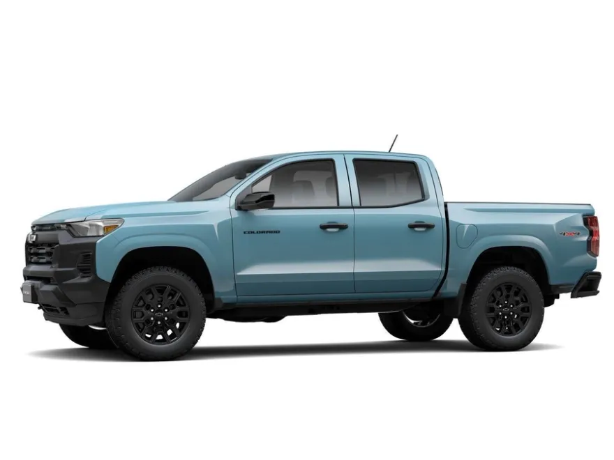 2025 Chevrolet Colorado LT photo 2