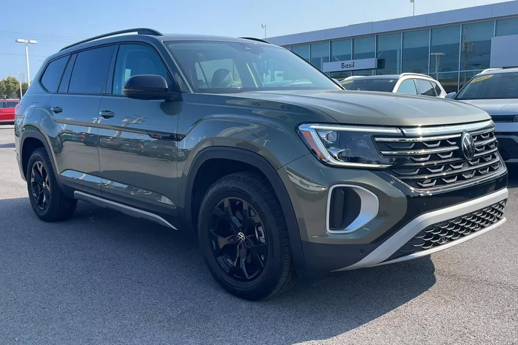 2024 Volkswagen Atlas Peak Edition SE Technology photo 1