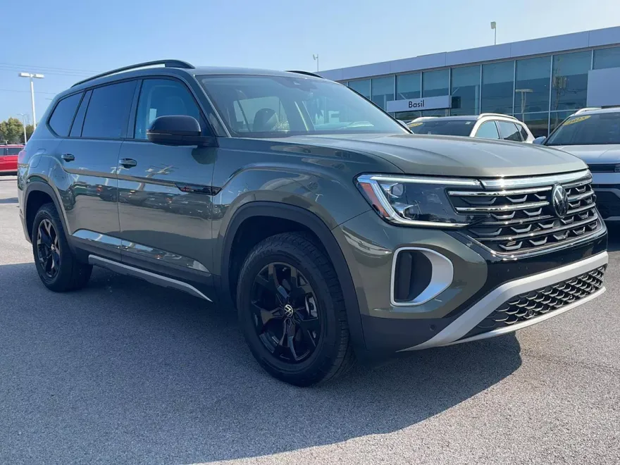 2024 Volkswagen Atlas Peak Edition SE Technology photo 1