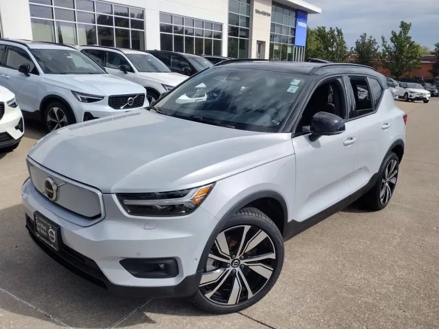 2022 Volvo XC40 Recharge P8 Plus photo 1