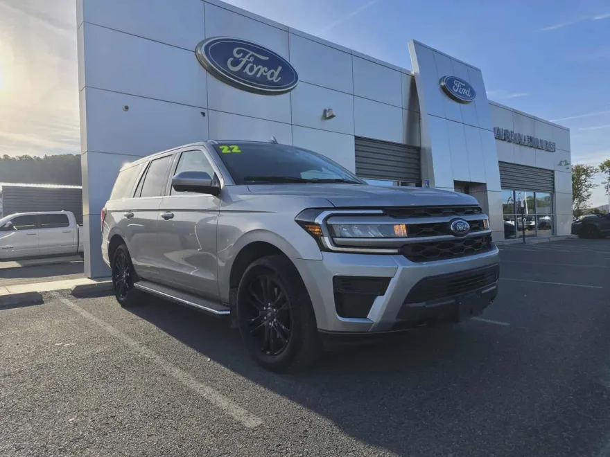 2022 Ford Expedition XLT photo 1