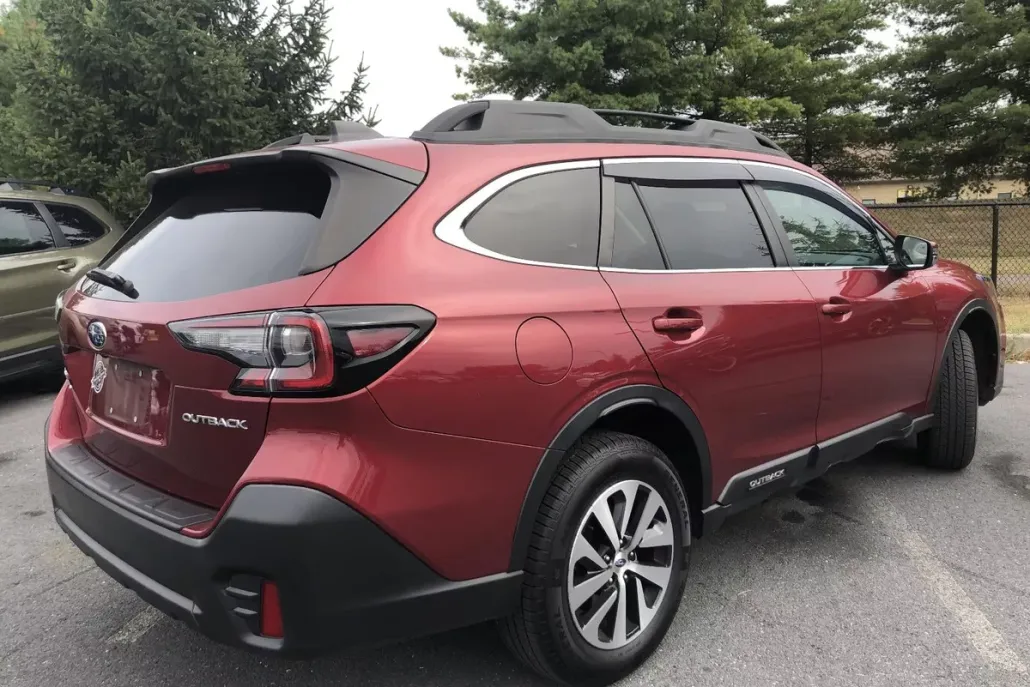 2020 Subaru Outback Premium photo 1