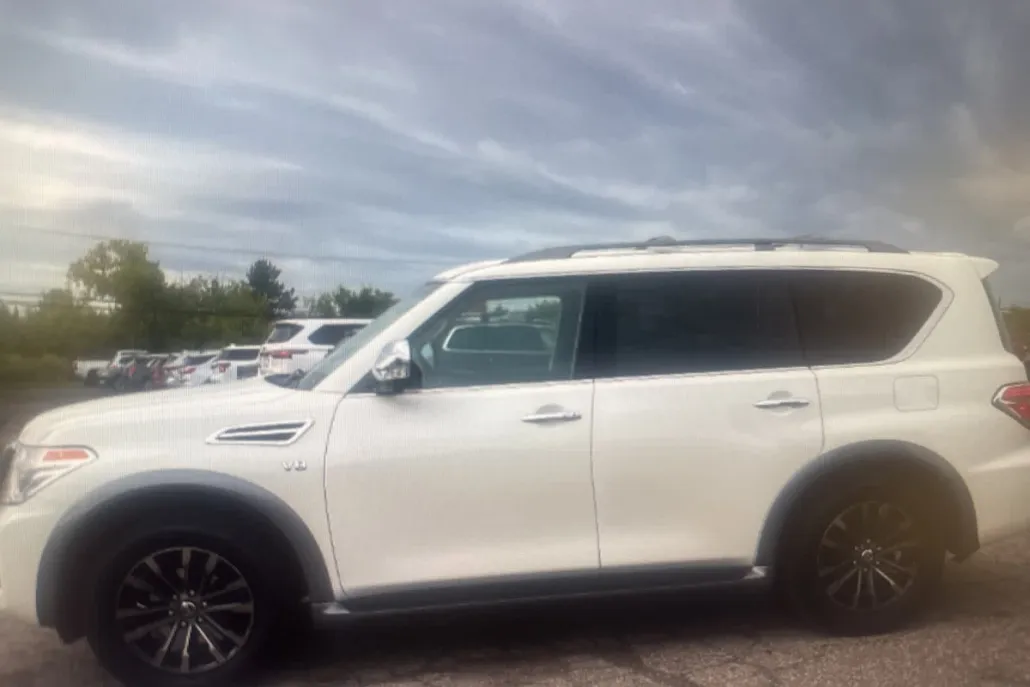 2017 Nissan Armada Platinum photo 1