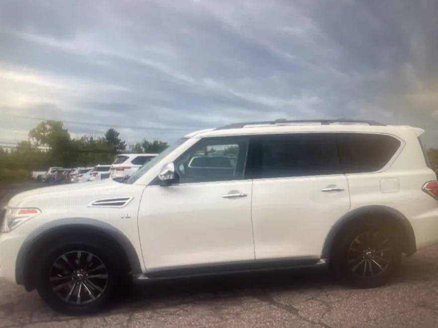 2017 Nissan Armada Platinum photo 1