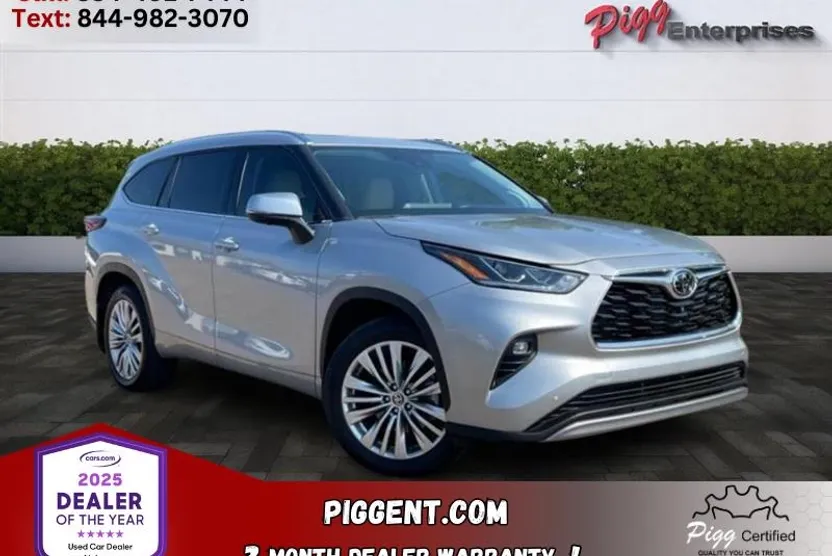 2024 Toyota Highlander LE photo 1