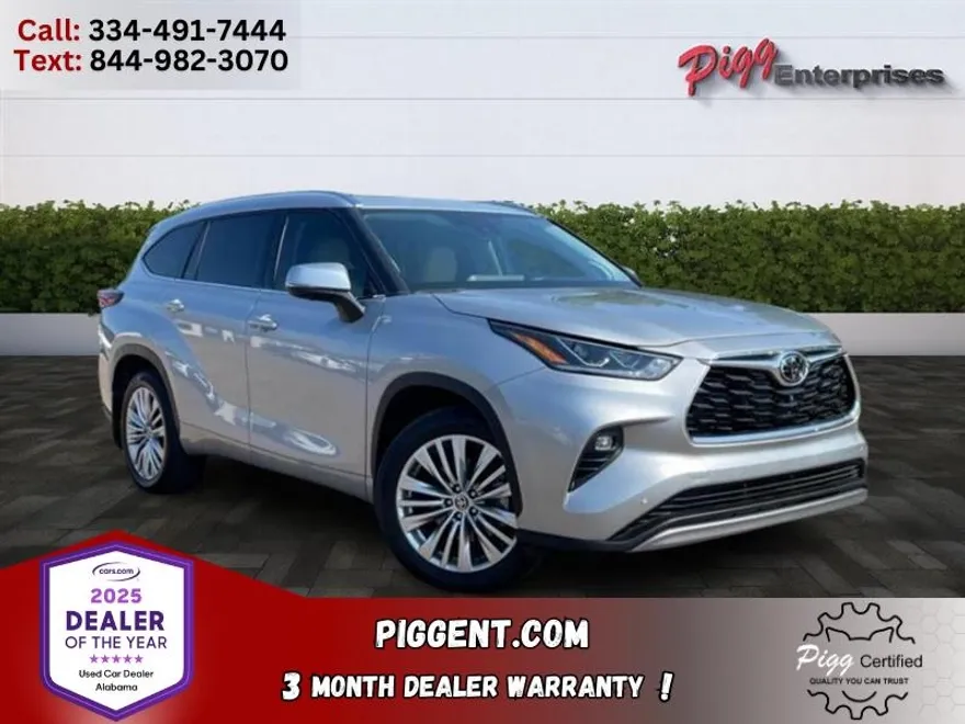 2024 Toyota Highlander LE photo 1