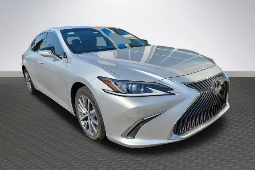 2021 Lexus ES 300h photo 1