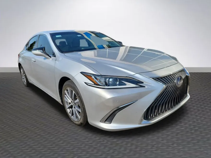 2021 Lexus ES 300h photo 1