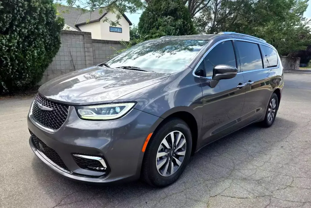 2021 Chrysler Pacifica Touring L photo 1