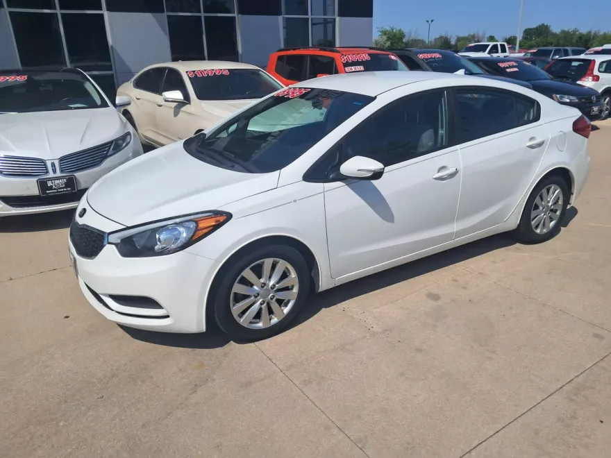 2016 Kia Forte LX photo 1