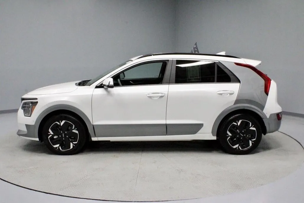 2024 Kia Niro EV Wave photo 1